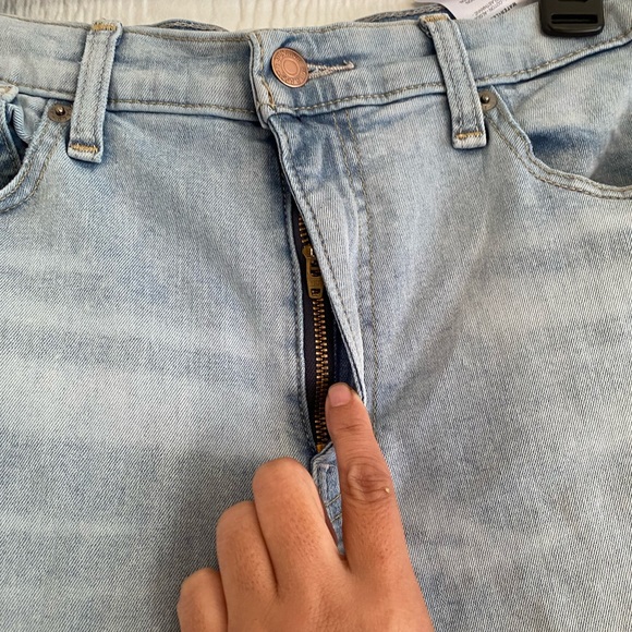 Levis signature Strauss Mom Jeans, Size 30 - Picture 5 of 13